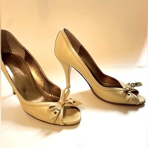 ✨J.CREW✨Buttery yellow leather peep toe pumps